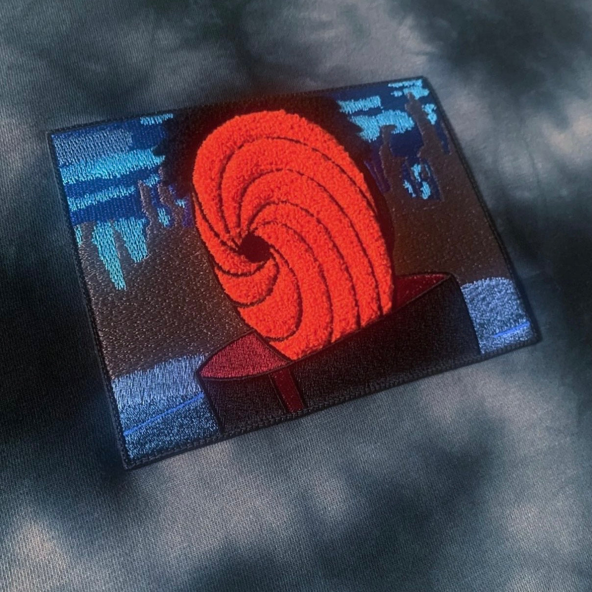 SAVIOR BLACK TIE-DYE CREWNECK